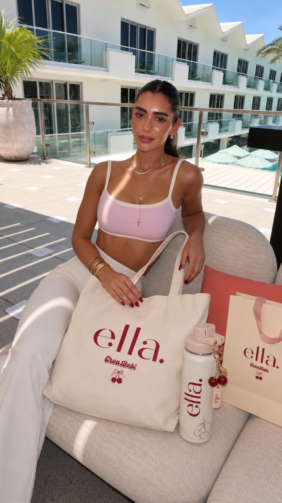 Cliente com ecobag e garrafa CREABABI